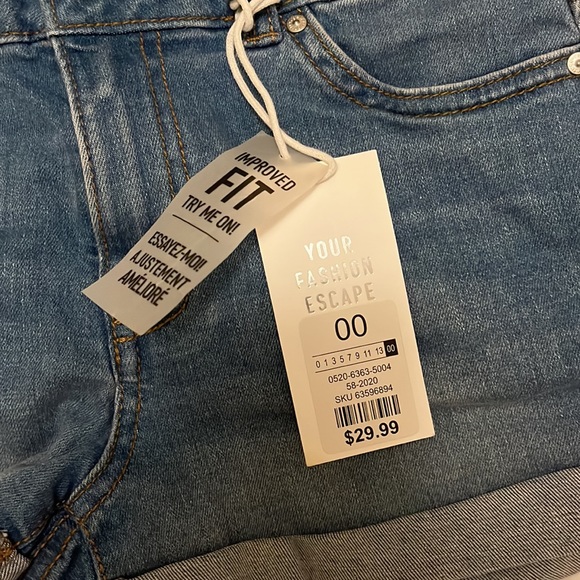 BRAND-NEW Triple Button High Waist Denim Shorts - Picture 2 of 4